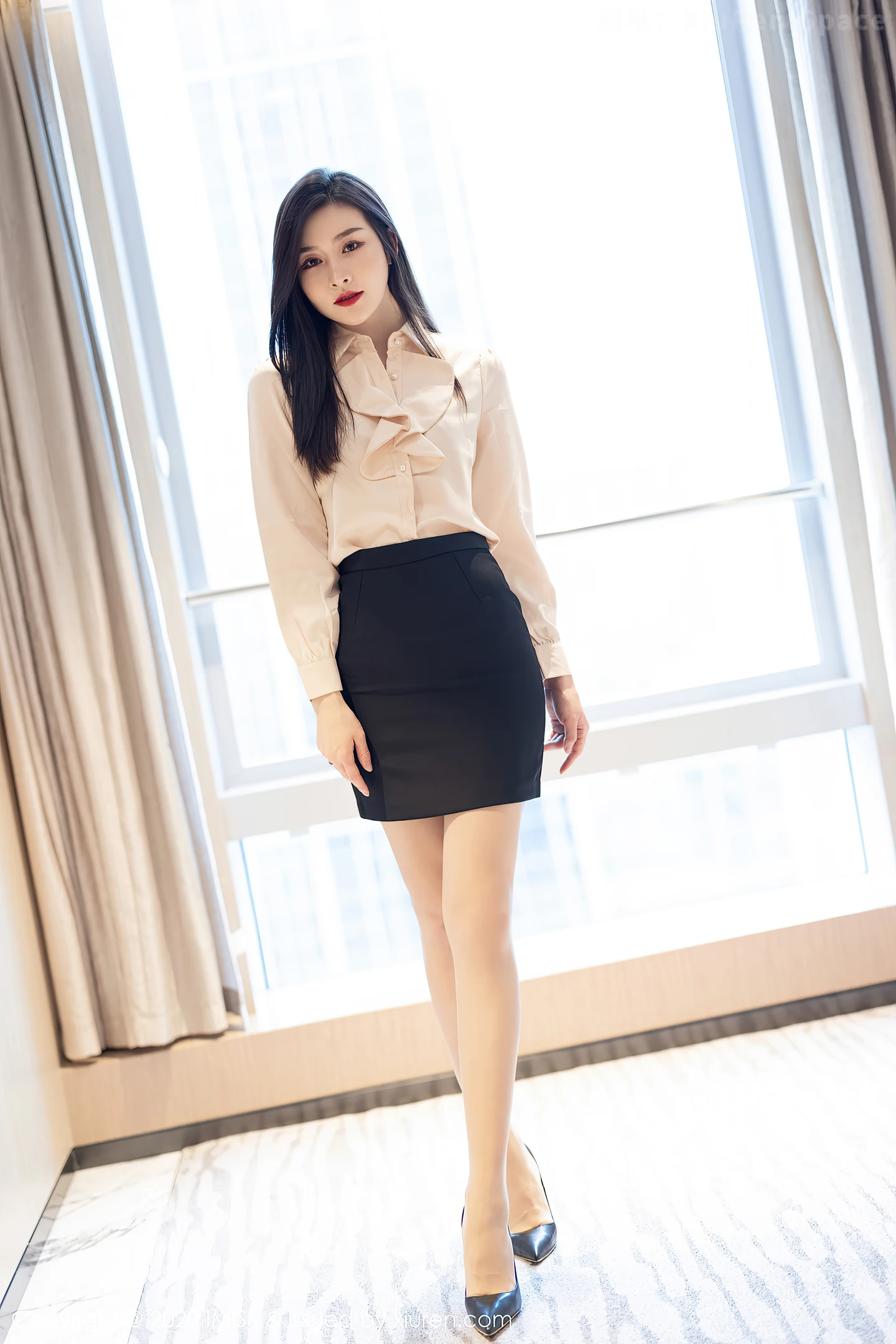 图片[3]-[IMISS爱蜜社]Vol.528 气质美女Vanessa经典职场制服主题沙发上性感内衣完美诱惑写真71P-秀人网官方网站